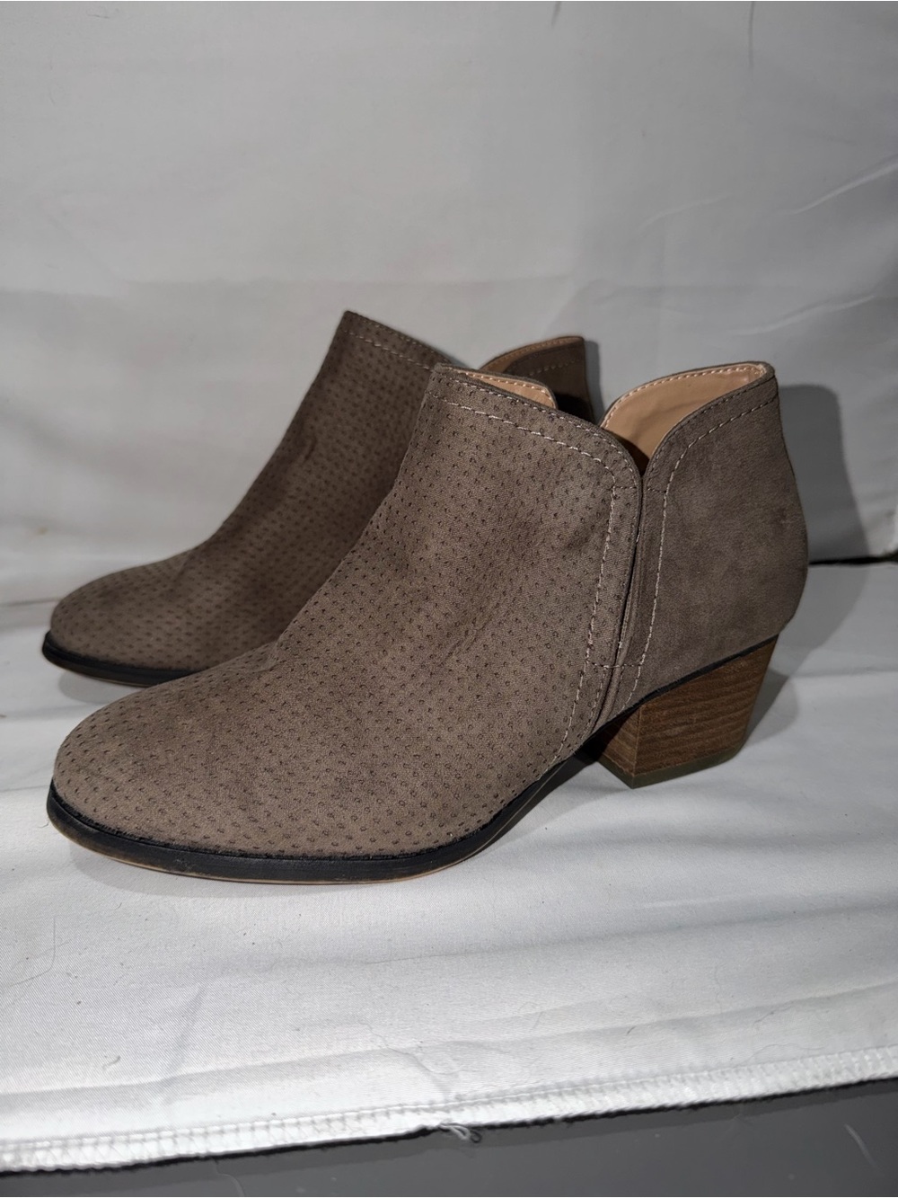 Life Stride Boots Suede Brown Taupe Ankle Booties Low Block Heel 7